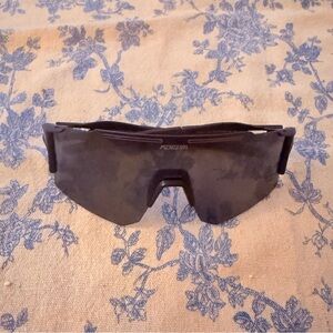 Kobeini Black Sunglasses